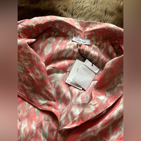 Calvin Klein Asymmetrical Zip Ikat Print Sleeveless Top, Women’s Size Small, NWT - Picture 3 of 3